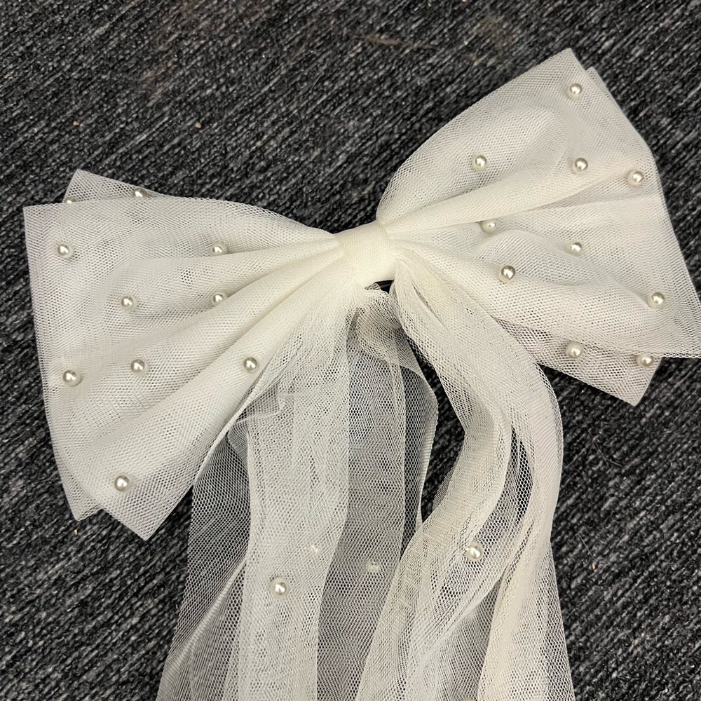Pearl bow